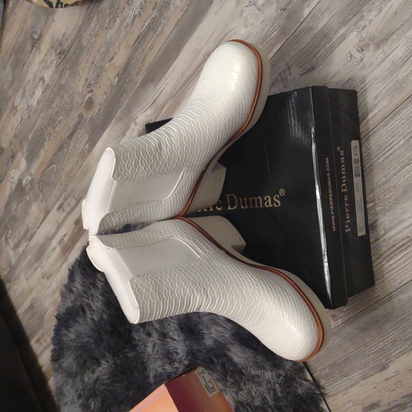 New Pierre Dumas Size 8 1/2, White Boots - Picture 3 of 9
